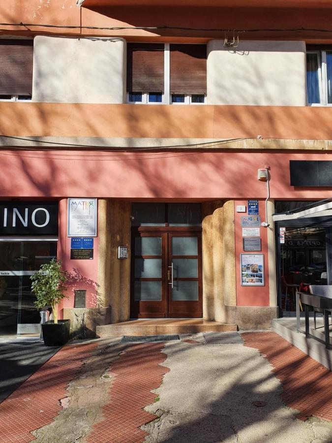 Polai Boutique Apartments With Free Parking Exteriör bild