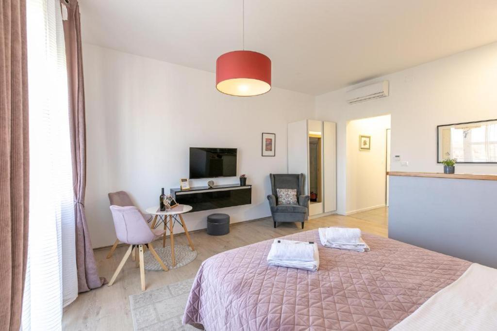 Polai Boutique Apartments With Free Parking Exteriör bild