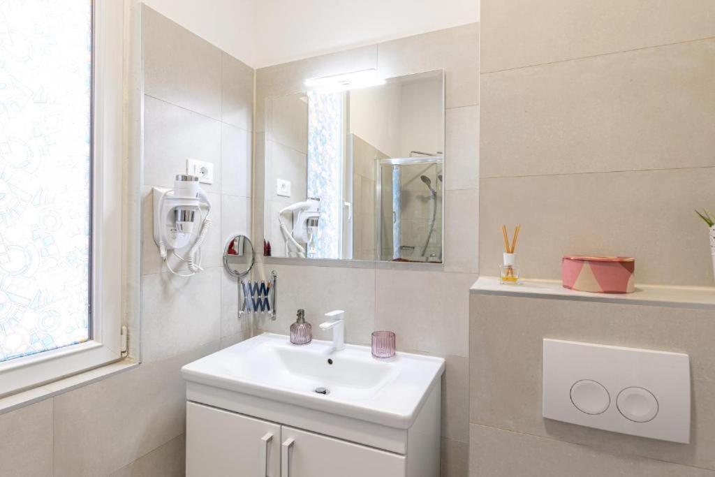 Polai Boutique Apartments With Free Parking Exteriör bild